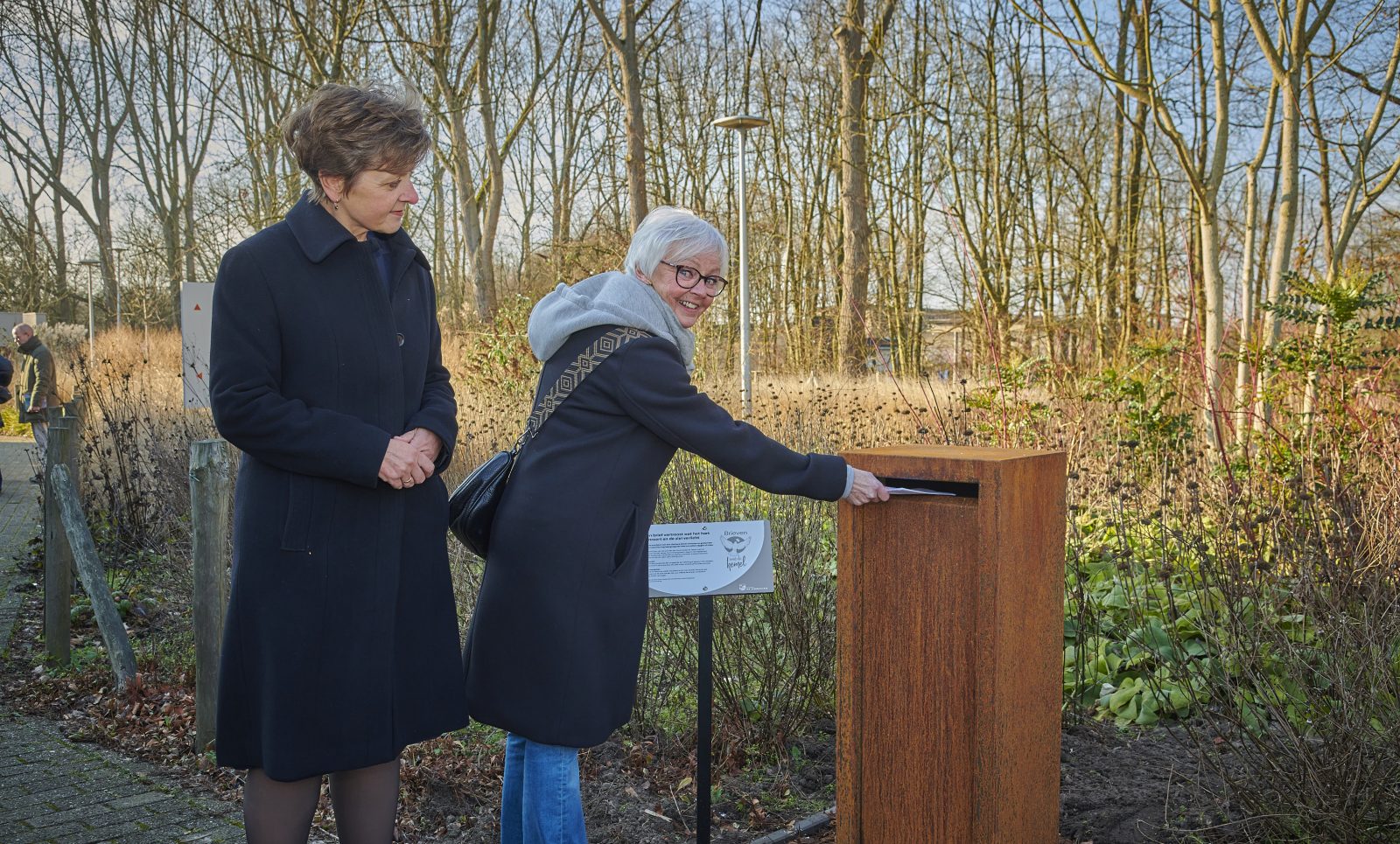 Brieven aan de hemel-brievenbus geopend tijdens Open Middag